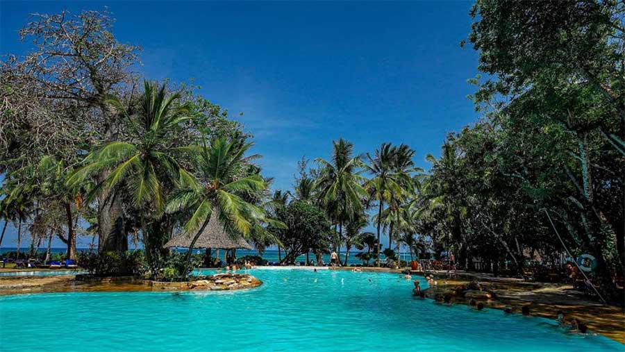 The Papillon Lagoon Reef Hotel is a delightful hotel that is suitable for a Kenya package holiday. It provides air conditioning in the rooms, and visitors have access to the internet, making it simple to remain connected throughout their stay.