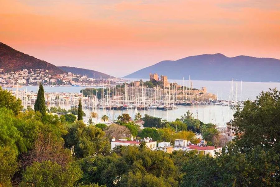 Sunset view over Bodrum marina and its historic castle on Turkey’s Aegean coast.