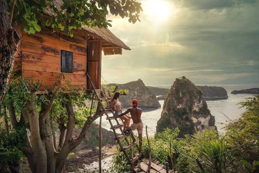 Turquoise water and cliffs along Bali's coastline