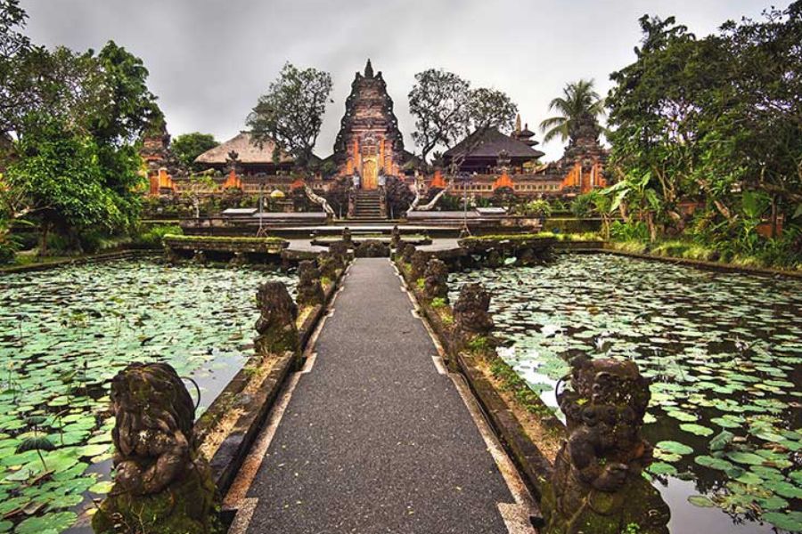 Pura Taman Saraswati temple and lotus pond, Ubud