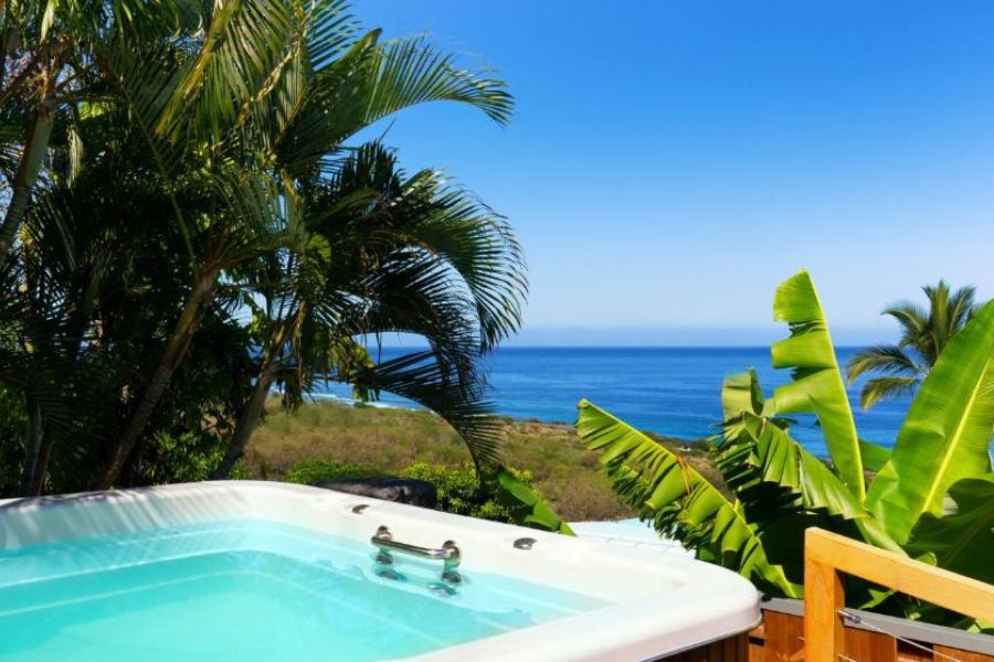 Ocean-view swimming pool and Creole-style house at Blue Margouillat Seaview Hotel, Saint-Leu, Réunion.