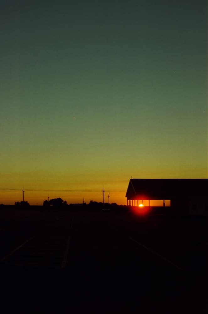 film/0010-0005227000/000522700024_z1wuvj