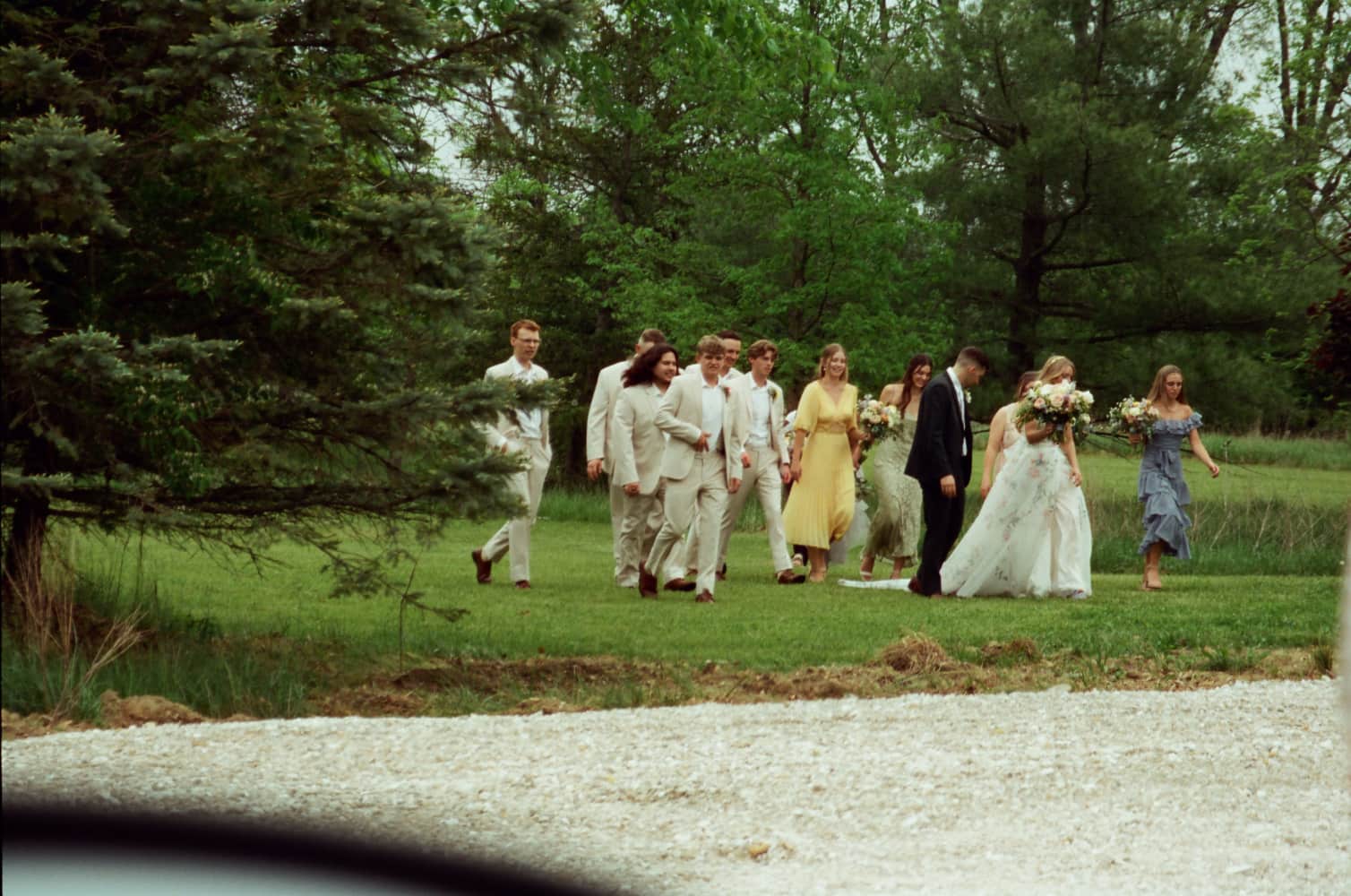 film/0018-0003265100/000326510017_hucwdd