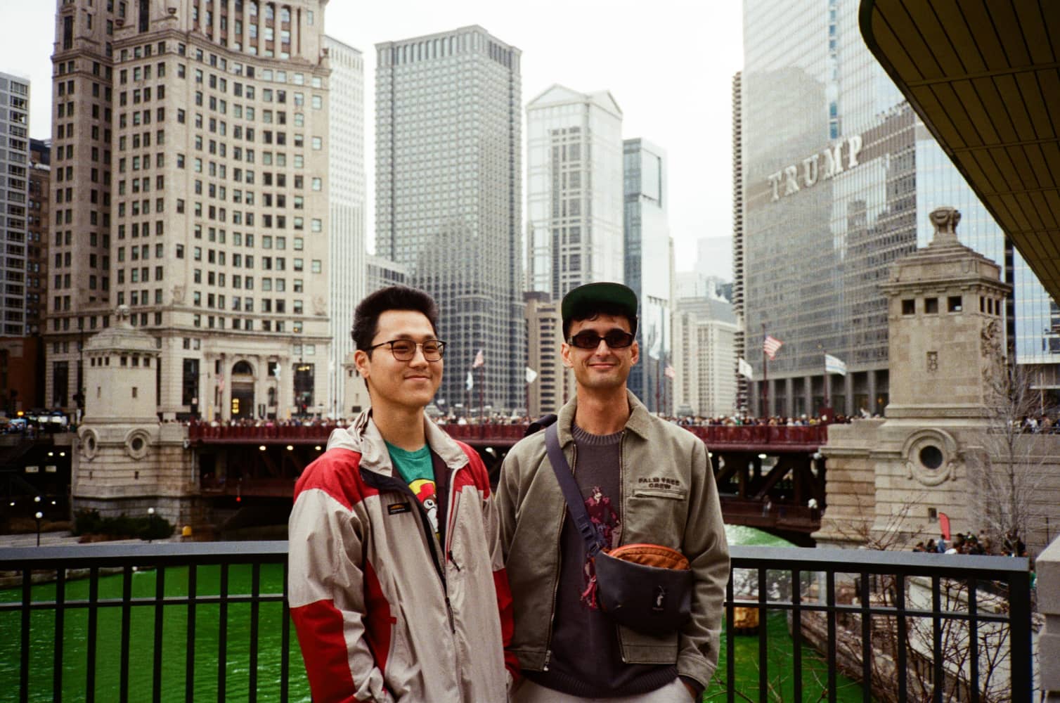 film/0026-0009886800/000988680009_wvmzvj