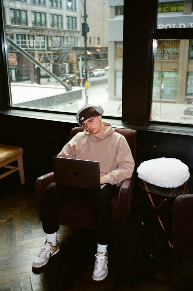 film/0026-0009886800/000988680023-edited_jwv5uw