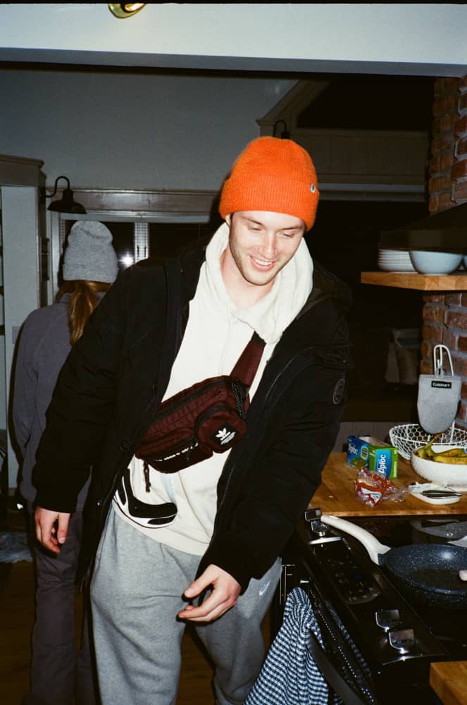 film/0026-0009886800/000988680024-edited_un8yv6