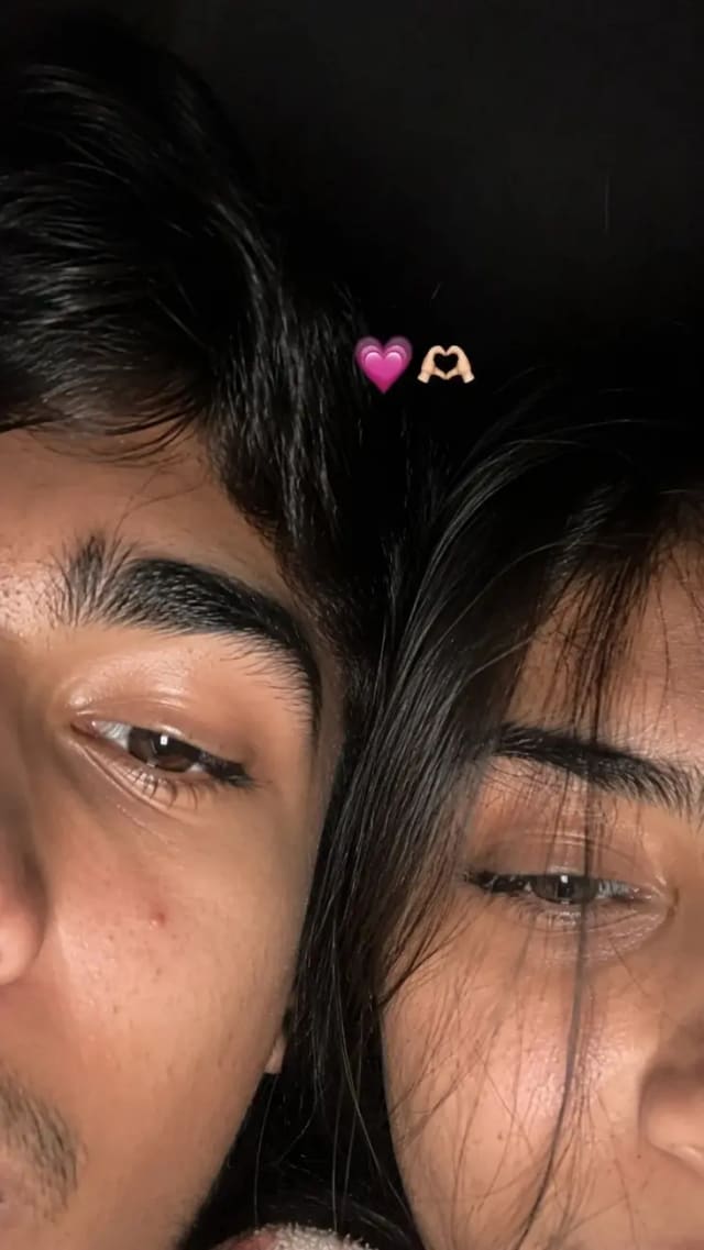 Realistic Couple iPhone Selfie AI Prompt | Candid Instagram Story Portrait