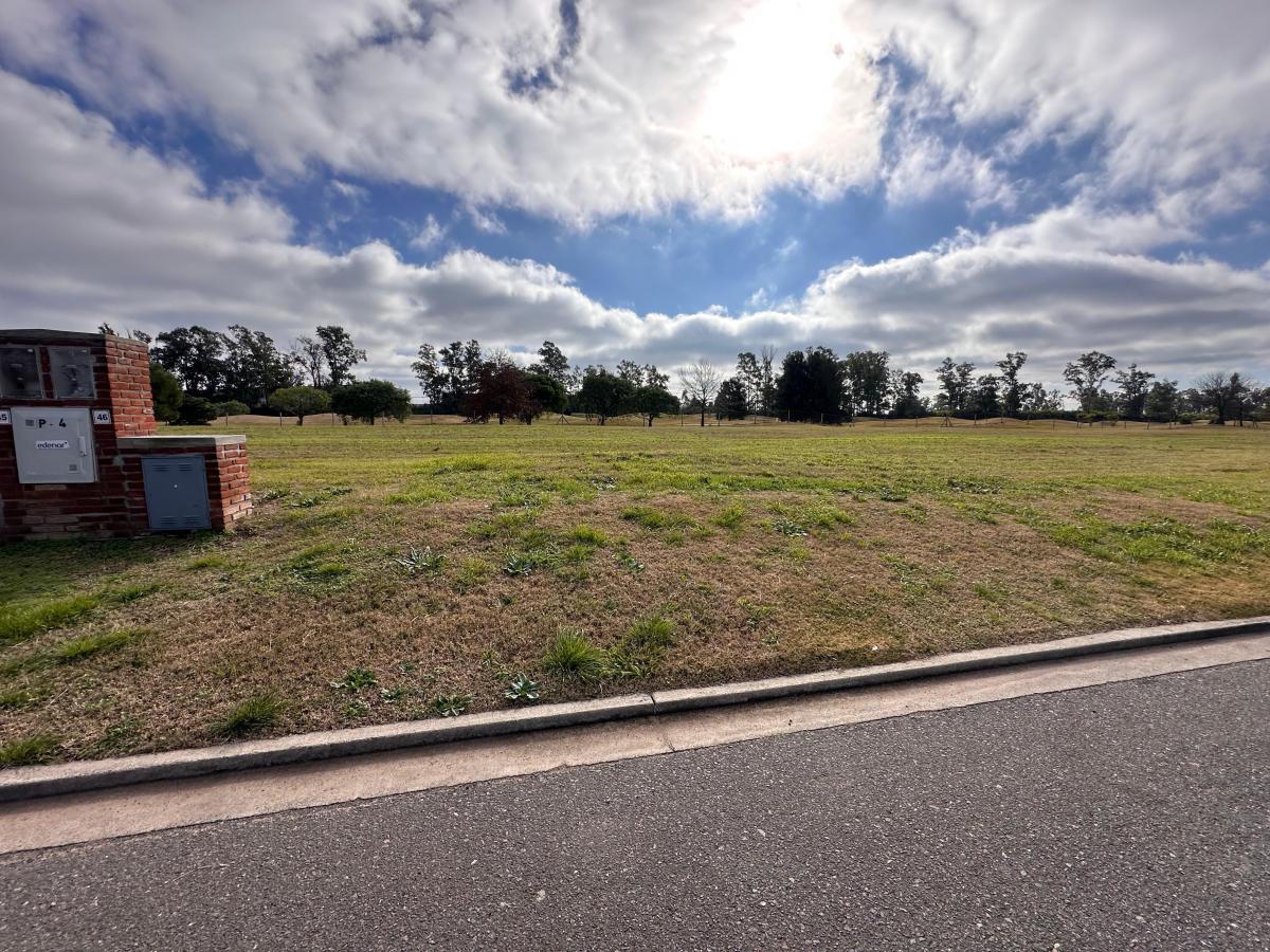 VENTA TERRENO  PILAR GOLF
