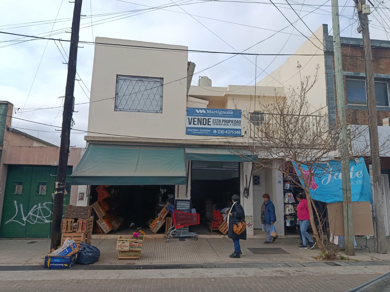 VENTA LOCAL MAS TRES DEPARTAMENTOS EN VENTA 