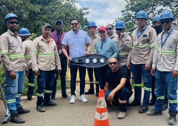 Equipo de trabajo junto a la comunidad