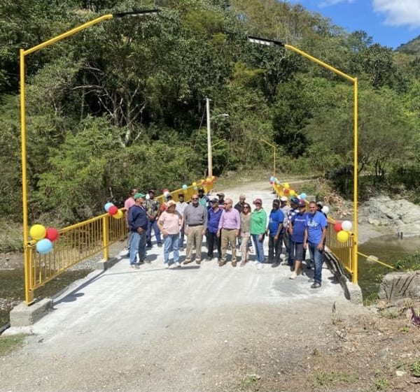 Inauguración de puente comunitario