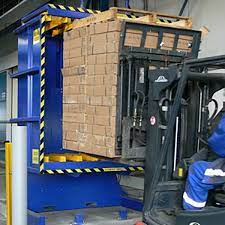 A fully automated pallet changing system integrated with warehouse conveyors