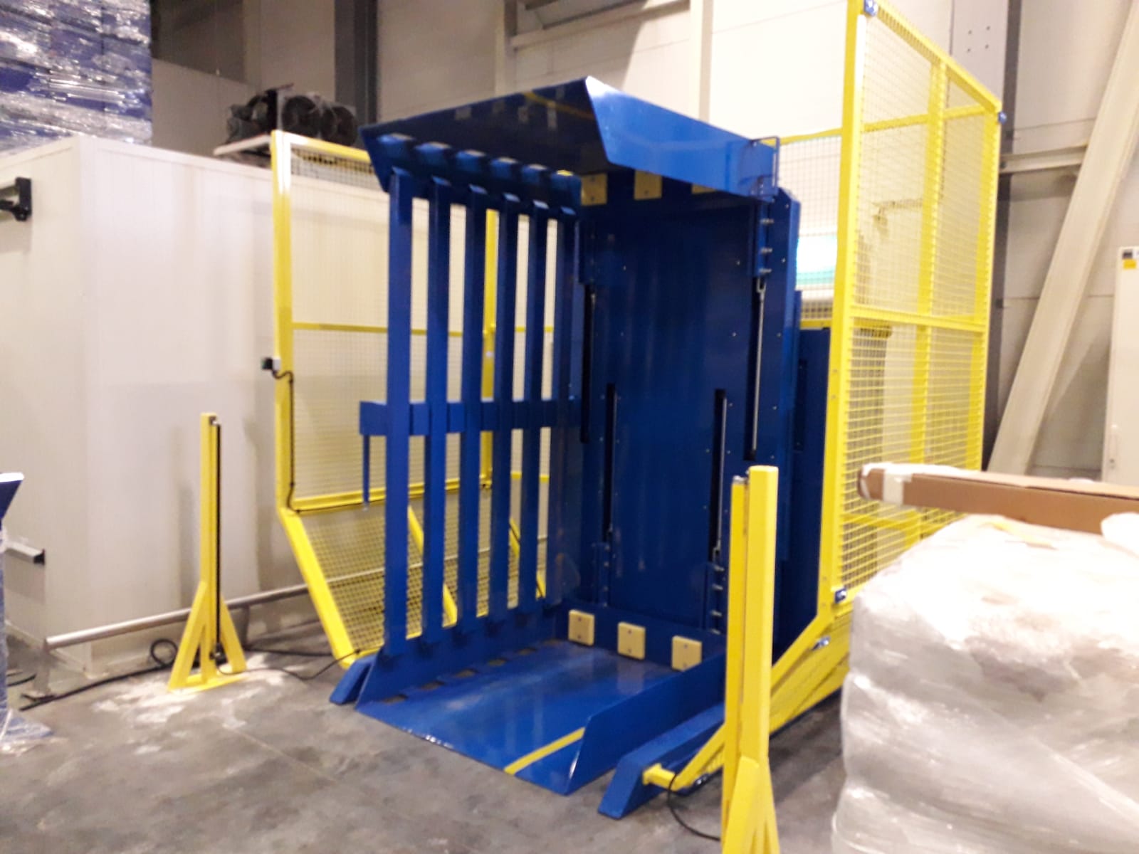A customizable pallet changer design, showing options for different industrial applications.