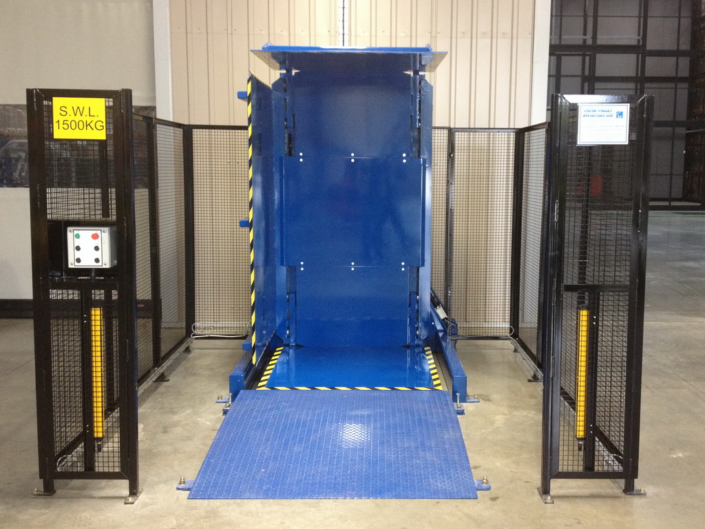 A pallet changer integrated with robotics in a smart factory setting