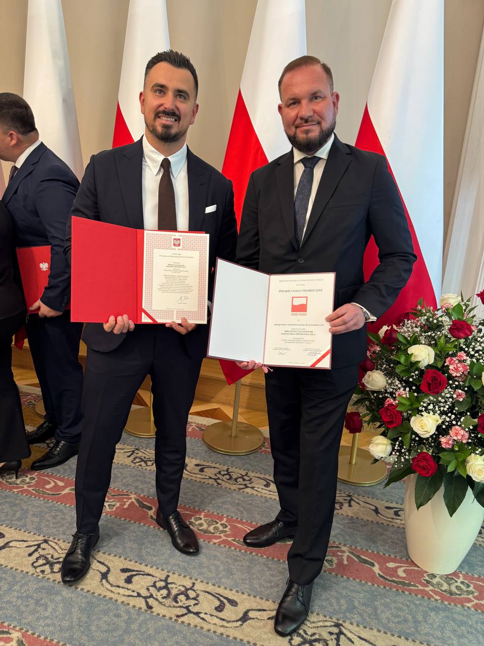 Kancelaria Mikulewicz Ostaszewski z Godłem Teraz Polska!