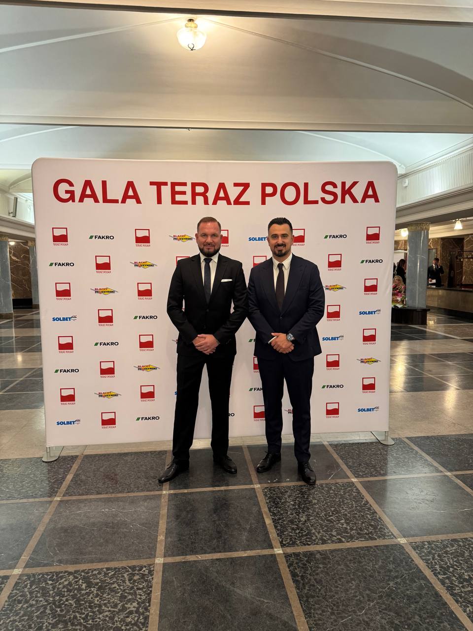 Kancelaria Mikulewicz Ostaszewski z Godłem Teraz Polska!