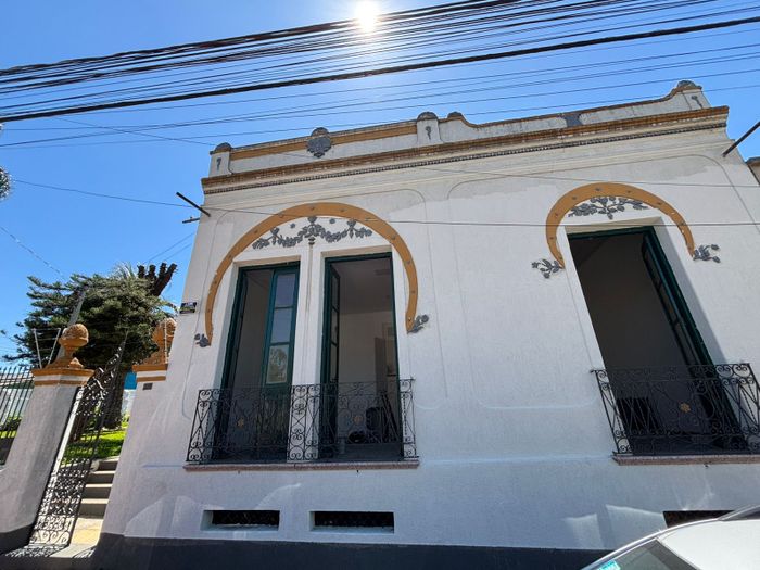 Casa de esquina, na General Osório