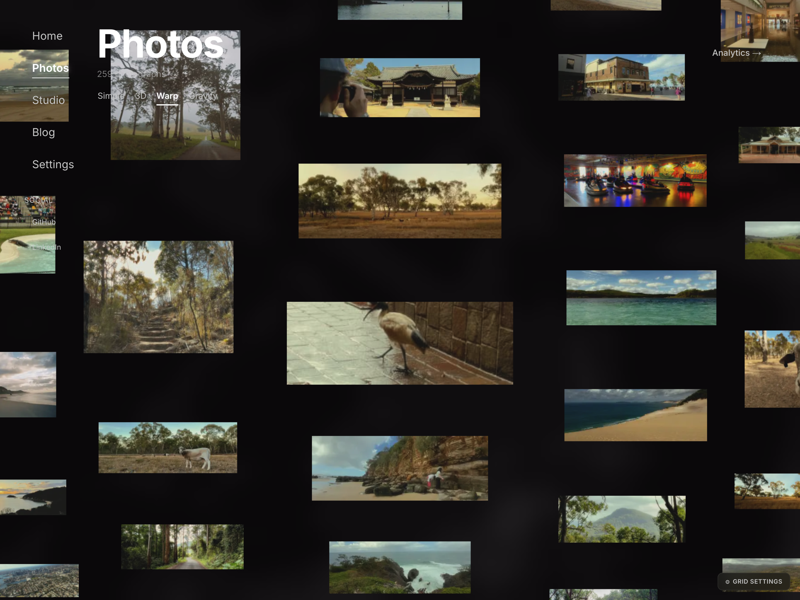 The Warp fisheye grid, with photos bulging largest at the centre of the screen and easing back toward the edges.