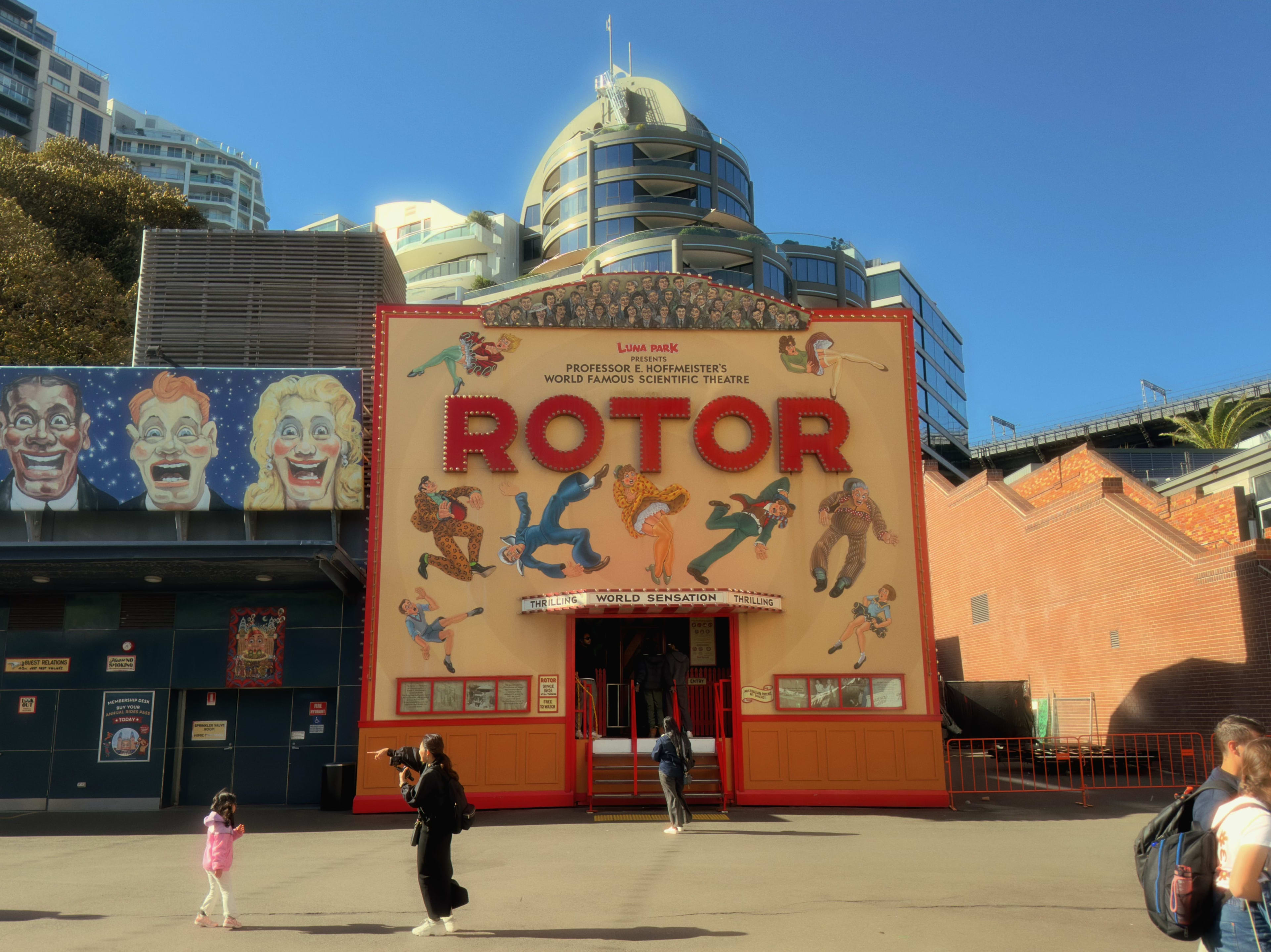 Luna Park's Retro Glow