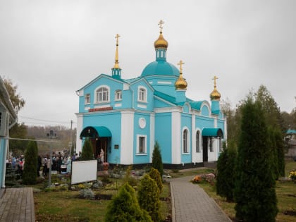 Праздничная Божественная литургия в Ловчиково