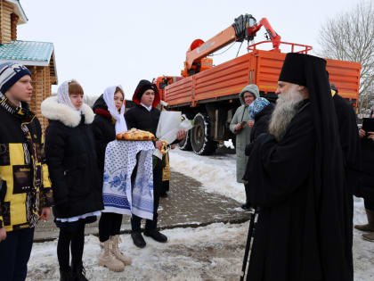 Преосвященнейший епископ Савва совершил освящение крестов для куполов строящегося храма в честь святителя Василия Великого в селе Уточка
