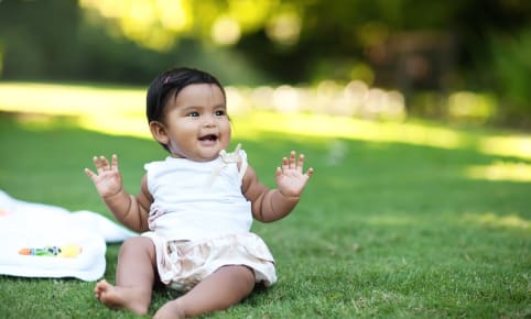 Développement de Bébé : il a 9 mois