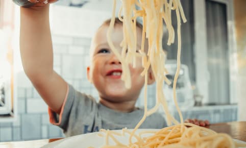 A partir de quel âge un bébé peut-il manger des pâtes ?