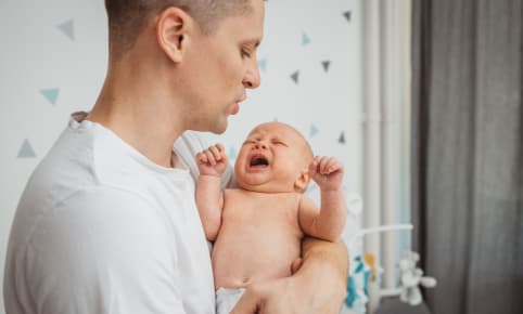 Garder son calme face aux pleurs de bébé