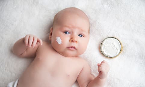 5 adviezen om de droge huid van je baby tegen te gaan