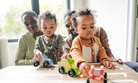 Eveil de bébé : les jeux préférés de Bébé à 8 mois