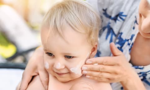 Protéger la peau de bébé du soleil