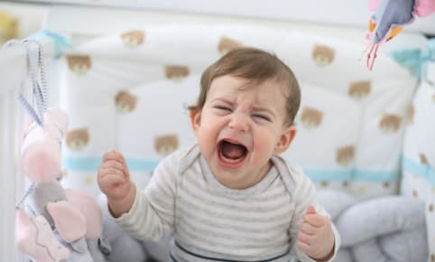 Un papa encourage les parents à ne pas avoir honte des accès de colère publics de leurs enfants