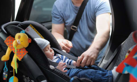 Bébé à bord : 8 conseils de sécurité en voiture