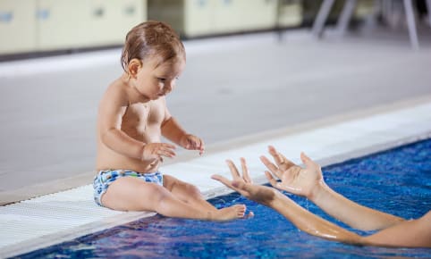 Piscine : les règles à respecter avec des enfants