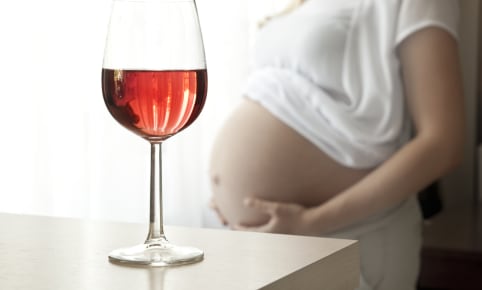 Enceinte ? Pas d'alcool avant 9 mois !