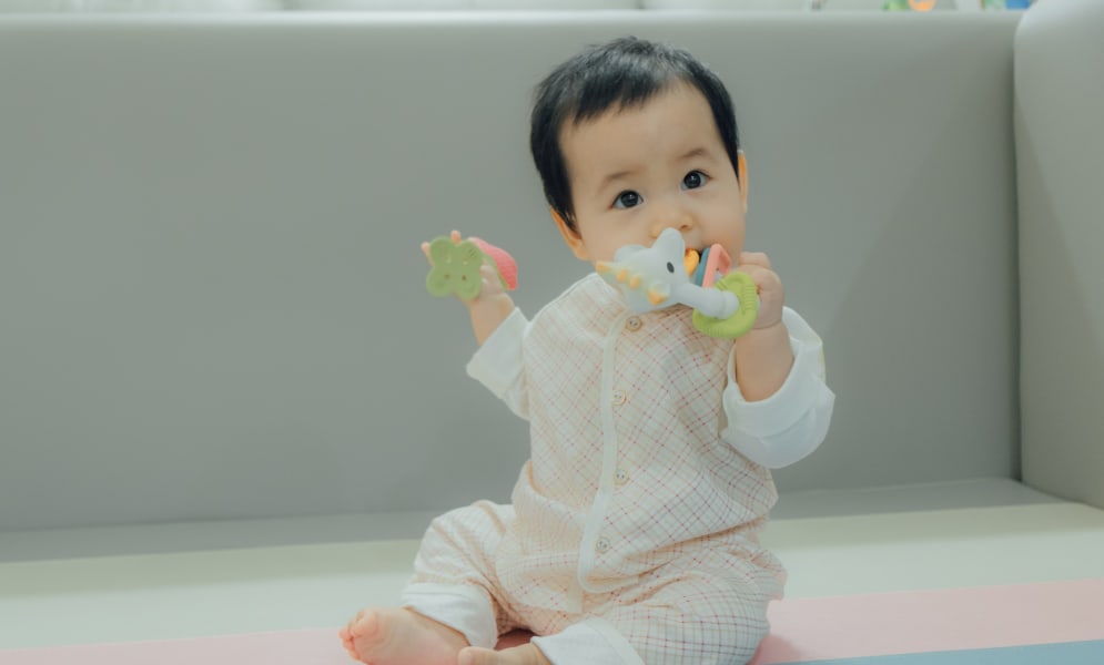 Première dent de bébé : tout ce qu'il faut savoir - Helvident
