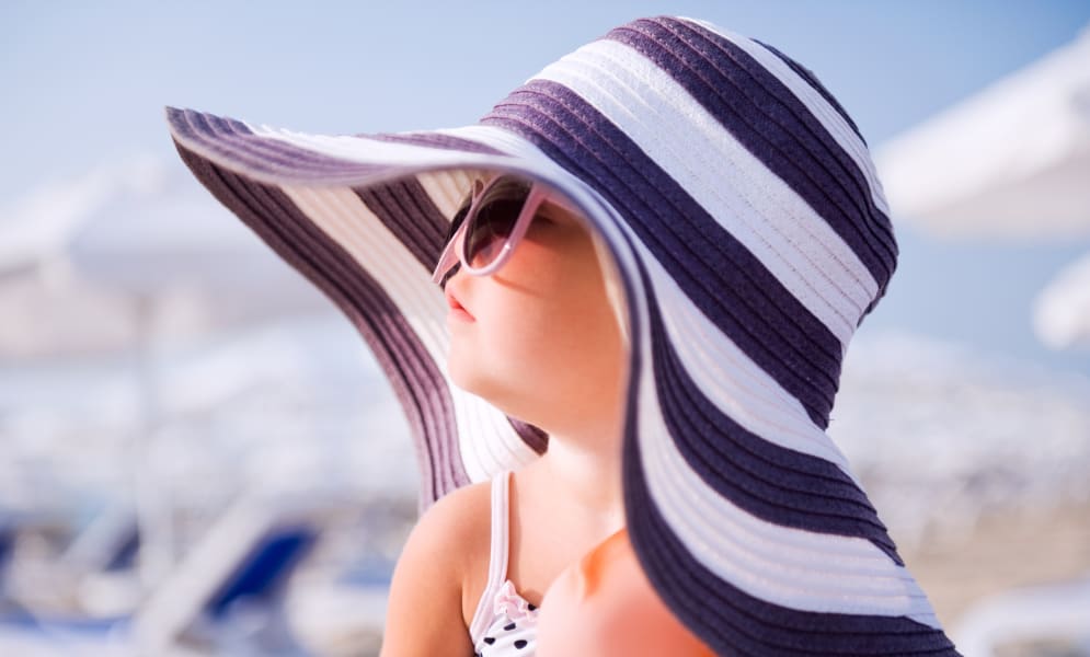 Comment bien protéger la peau de votre bébé du soleil ?
