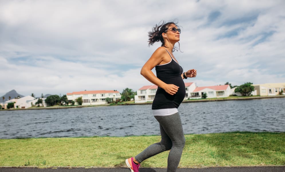 Faire du sport pendant la grossesse réduirait de 15 % le risque d’accoucher par césarienne !