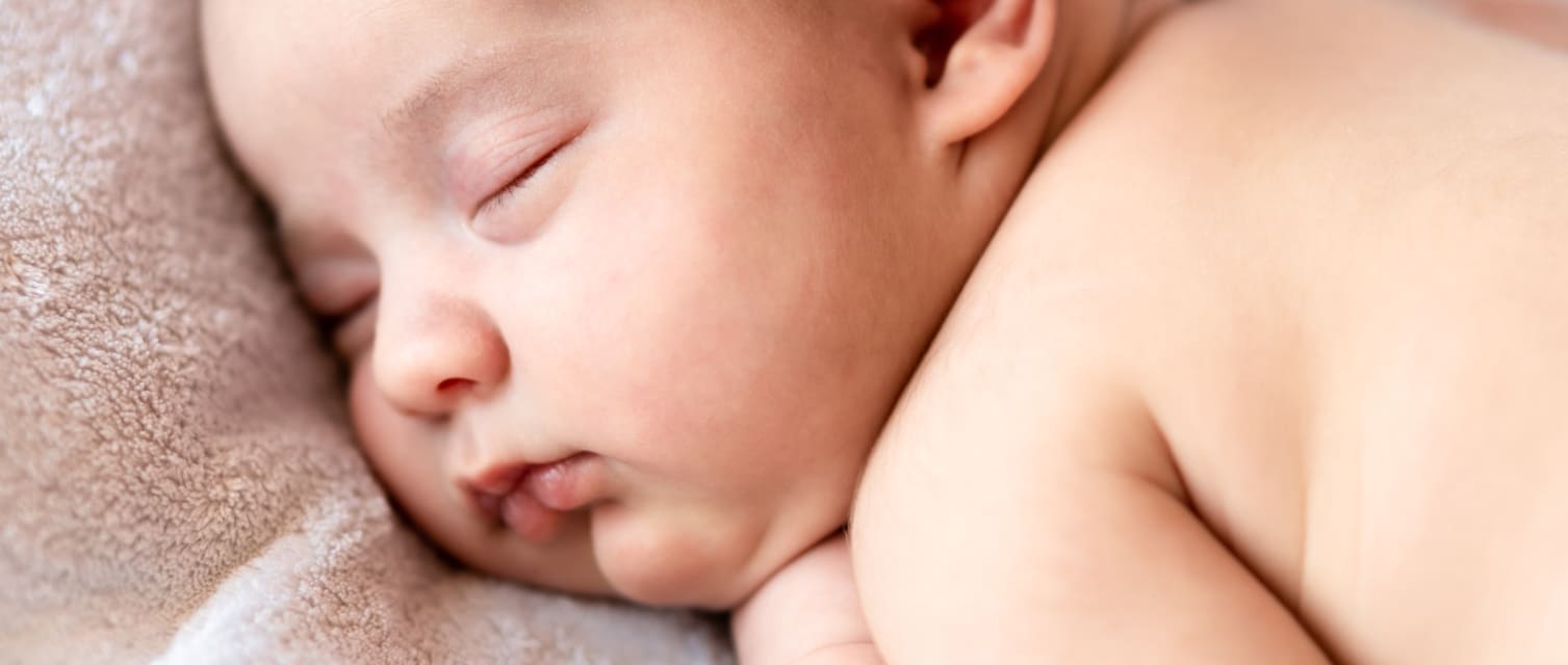 Les bruits blancs pour endormir bébé, une solution magique ?