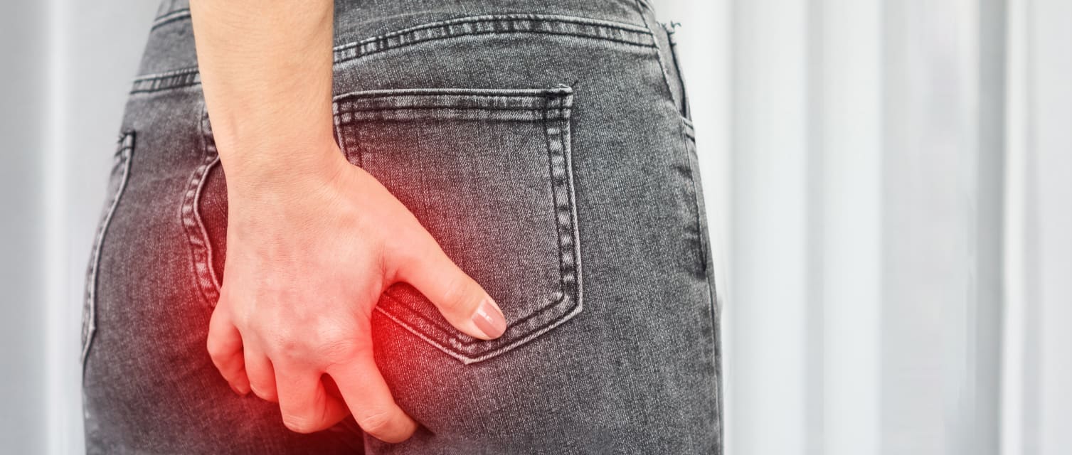 Boutons sur les fesses : comment s'en débarrasser ?