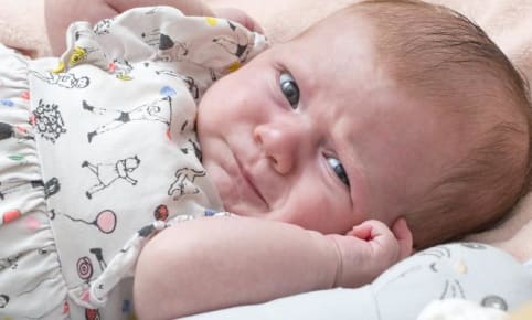 Twee bewezen manieren om baby’s minder te doen wenen