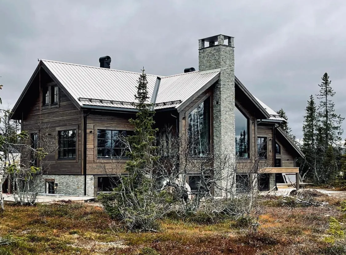 Stor fjällstuga i Storhogna