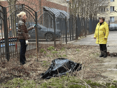 Жители навели чистоту на улице Ленина