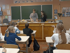 Интерес к физике у дзержинских школьников формируют простыми опытами