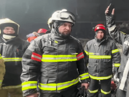 Спасатели работают на месте трагедии в Крокусе круглосуточно