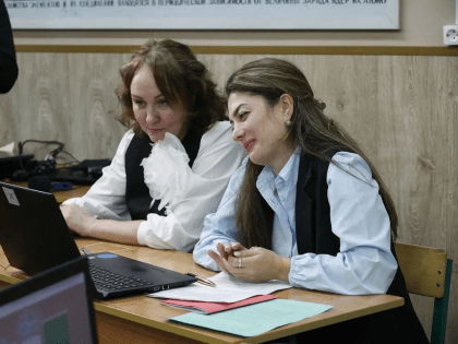 До конца января в Дзержинском определят победителя конкурса «Педагог года — 2025»