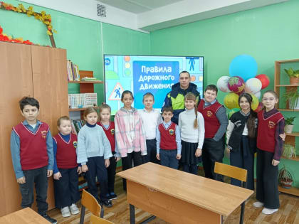 Сотрудники Госавтоинспекции проводят беседы в школах