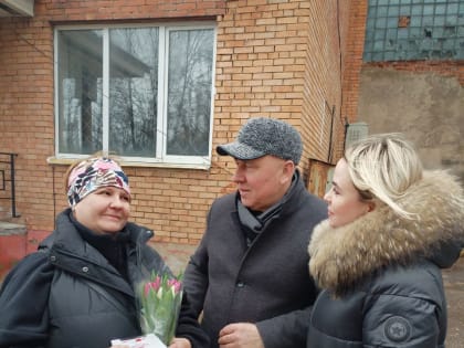 Партийцы поздравили мам и жен участников СВО с Международным женским днем