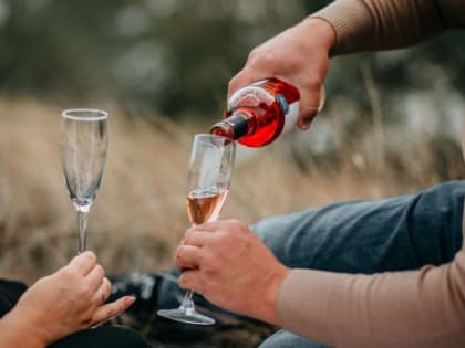 Нарколог развеял миф о «повышении градуса» для исчезновения похмелья