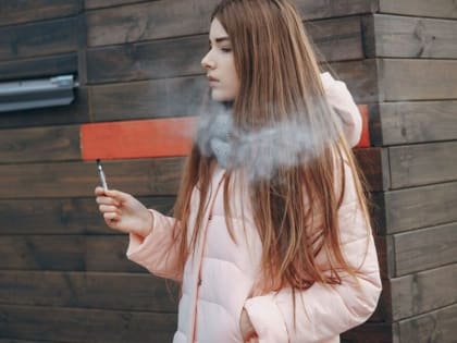 Эксперт напомнил об опасности электронных сигарет